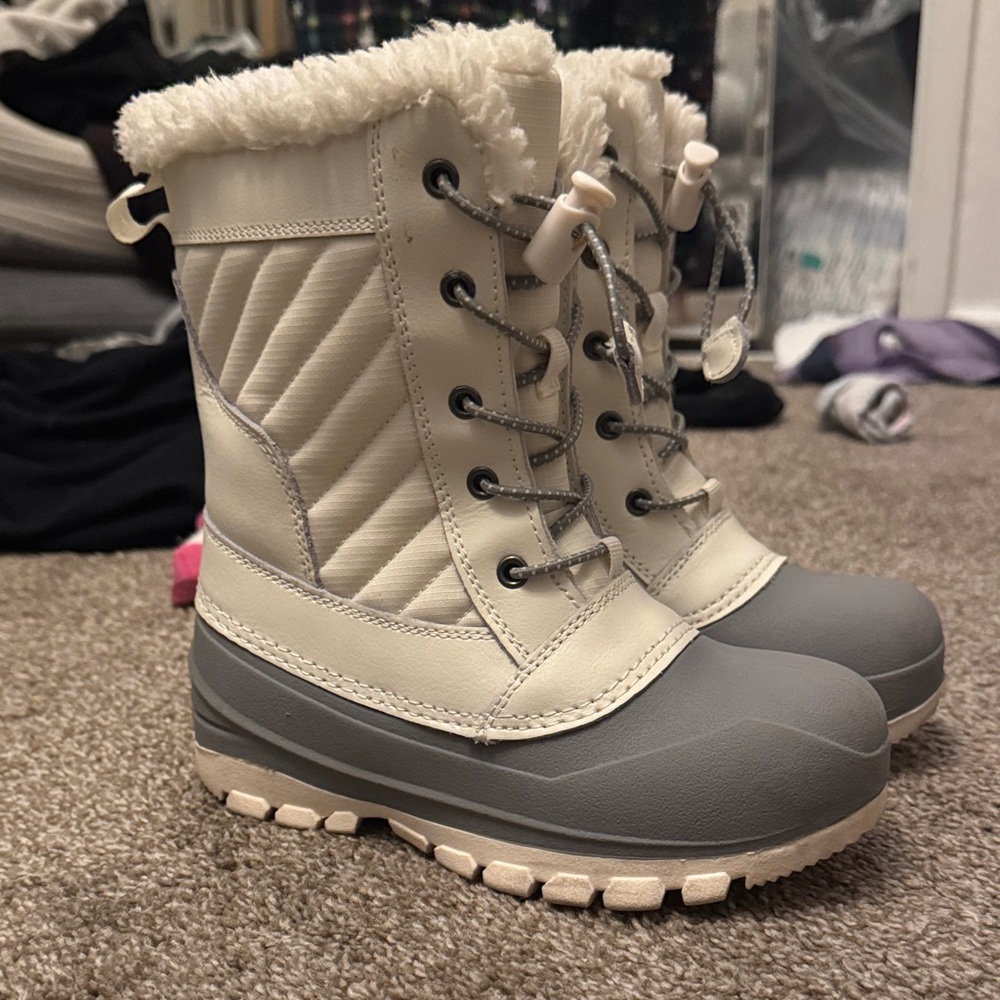 All in Motion Girls Snow Boots - Cream and Gray